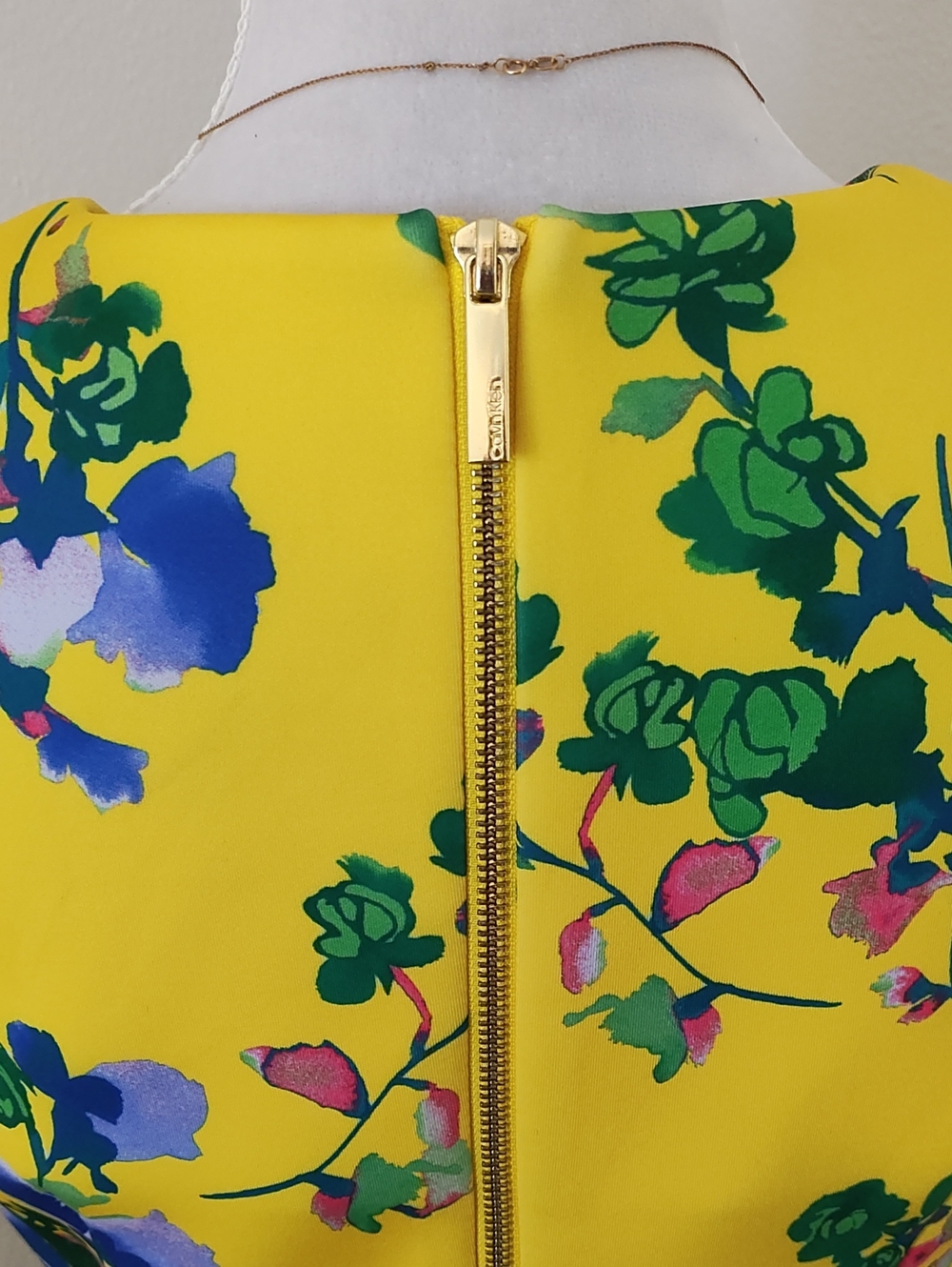 Calvin Klein beautiful yellow base flower print sheath dress - Picture 6 of 7